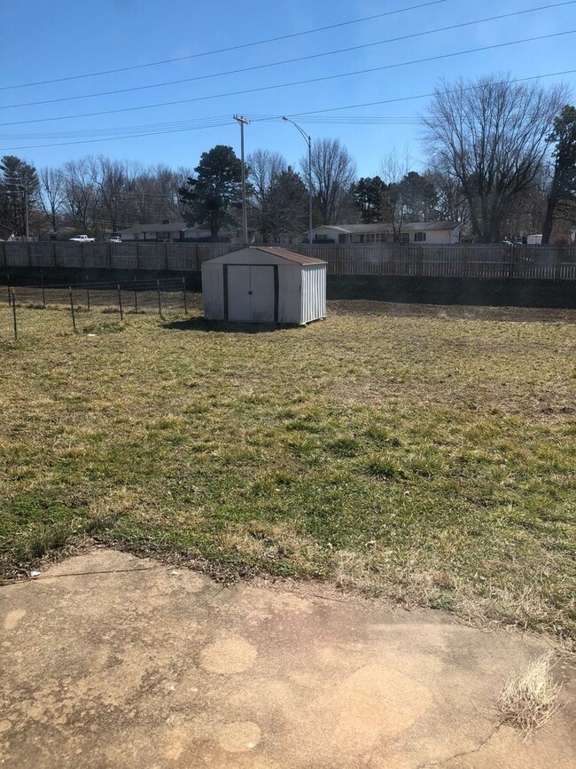 Building Photo - 2 bedroom, 2 bathroom, 1 car garage duplex