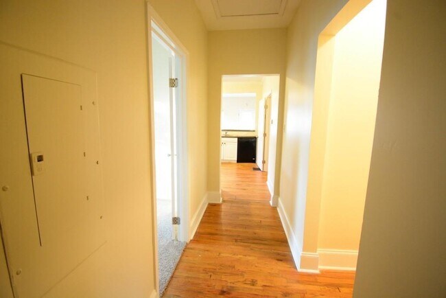 Building Photo - 1637 Columbia Dr