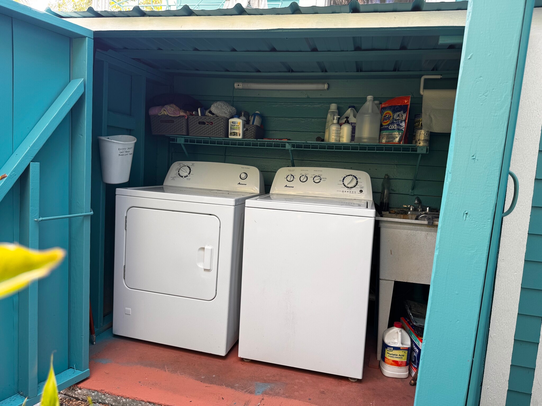 shared washer and dryer - 124 19th Ave S