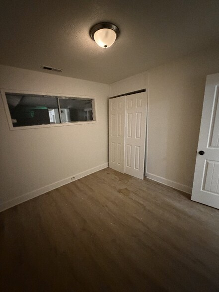 Building Photo - 2407 Duportail St