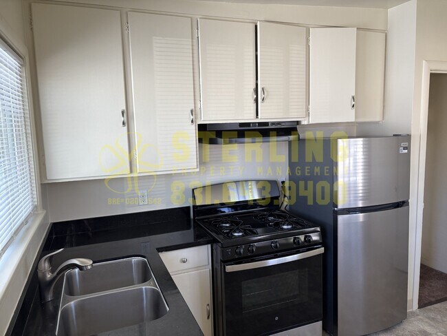 Building Photo - 812 Park Avenue - Monterey