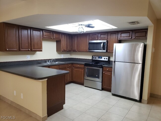 Building Photo - 405 SE Van Loon Terrace