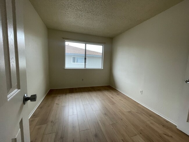 Building Photo - Delightful 2 Bedroom! Recently Updated!! Move In Special!!!