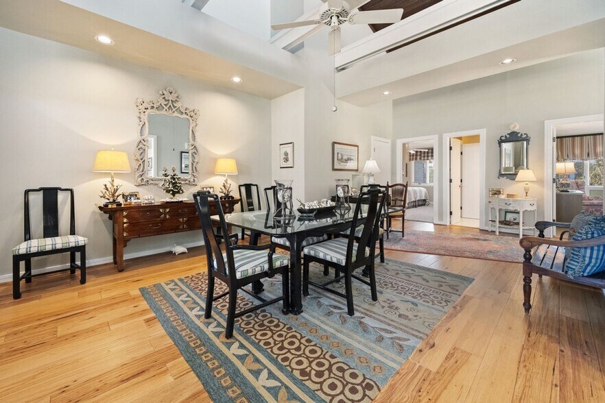 Building Photo - 321 Pioneer Loop