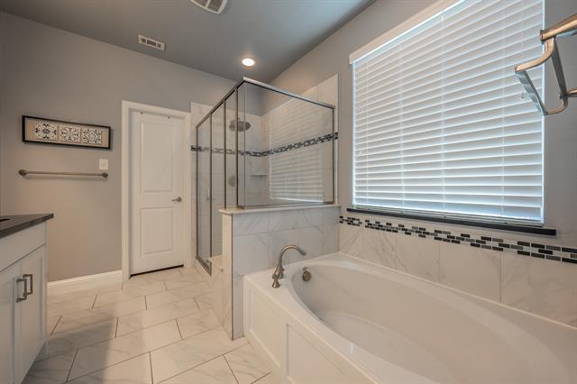 Building Photo - 15505 Bluffdale Dr