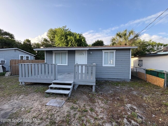Building Photo - 1423 Licht St