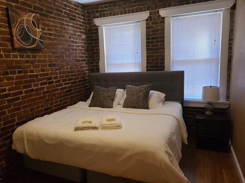 Building Photo - 155 Porter St