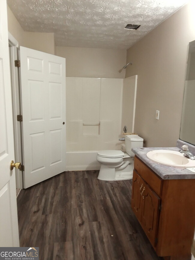 Building Photo - 3213 Southridge