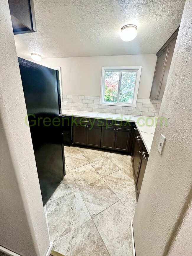 Building Photo - Beautiful Milwaukie 3 Bedroom