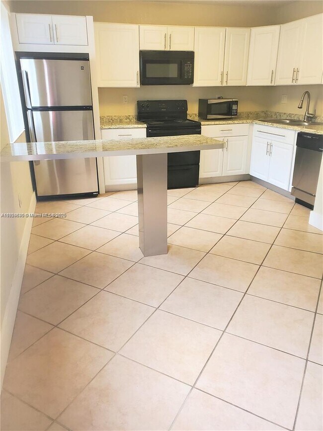 Building Photo - 15250 SW 134th Pl