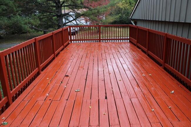 Building Photo - Spacious 4-bedroom, 1.5-bath home located ...