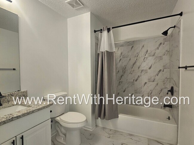 Building Photo - Gorgeous 3bd/ 2.5 bath Home in Popular Nat...