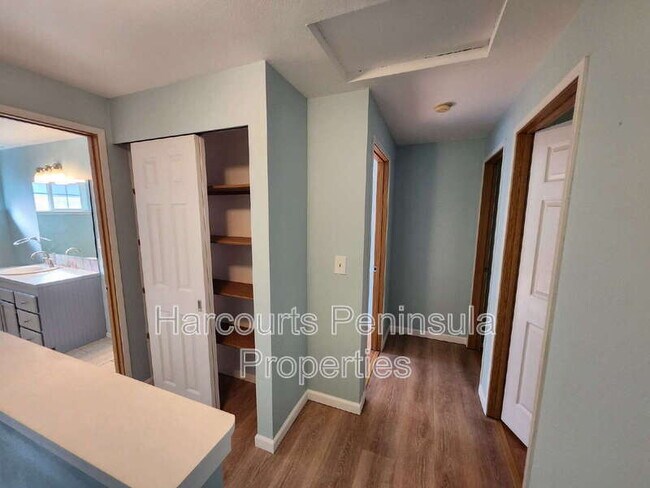 Building Photo - 13132 Lakeridge Cir NW