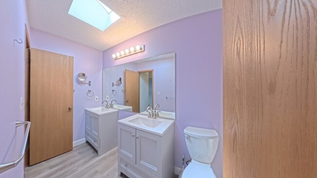 Building Photo - 1112 Woodgate Dr
