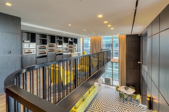 Building Photo - 801 S Miami Ave