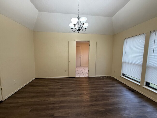 Building Photo - Huge Master Suite, culd-du-sac, Jenks Scho...