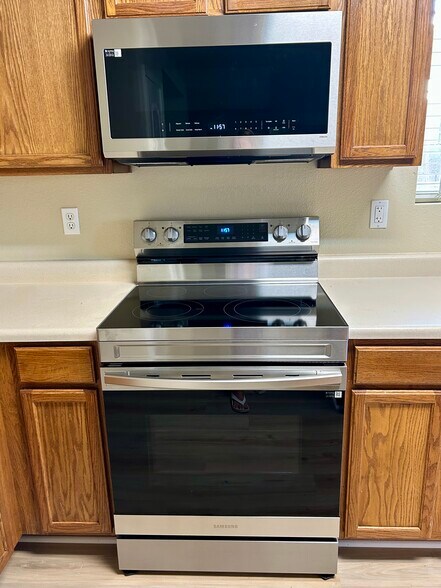 new stainless steel stove and microwave - 9125 E Plata Ave