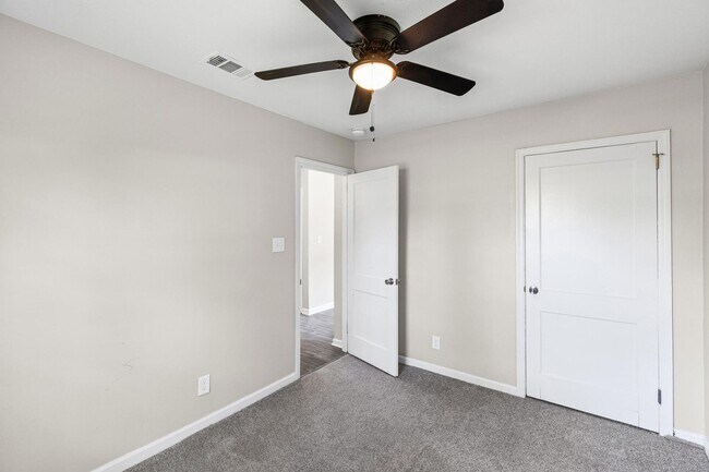 Building Photo - 1831 Catalina Dr