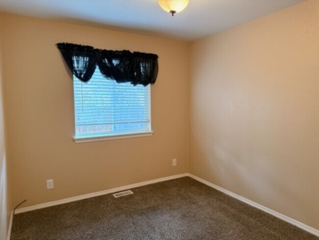 Building Photo - Home in Hayden