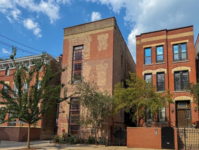 Primary Photo - 160 W Burton Pl
