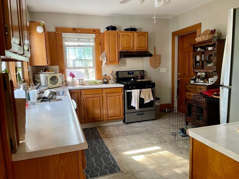 Building Photo - 49 Bridges Ave