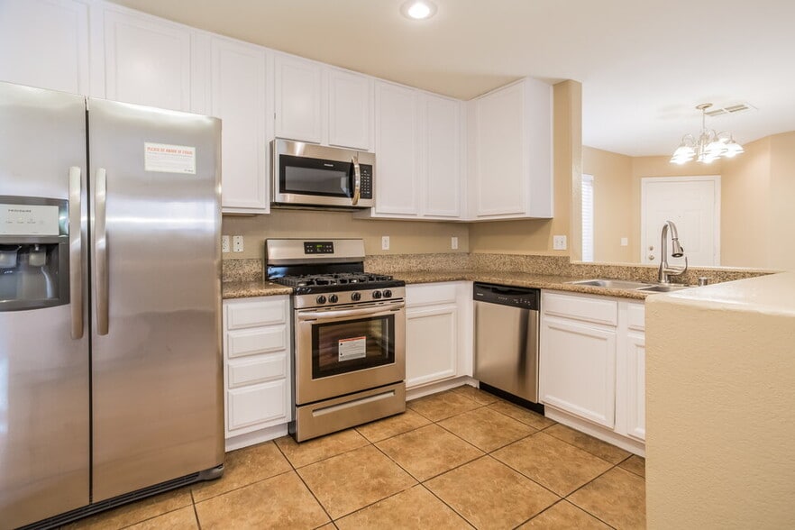 Building Photo - 3012 Sunrise Bay Ave