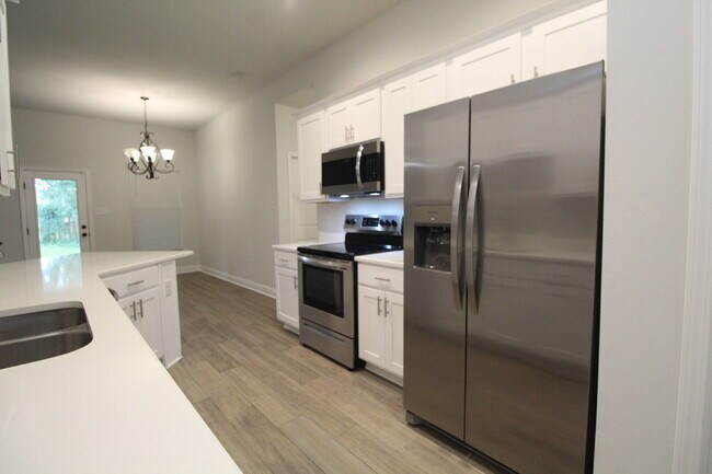 Building Photo - Sweetbarb Estates 3BR Home Near I-10 & Pine Forest Rd with Quartz Kitchen, LVP Flooring, 2-Car Ga...
