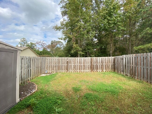 Building Photo - Cozy Home with Fenced-In Backyard for Rent in Bessemer! Available to View with 48 Hours Notice!