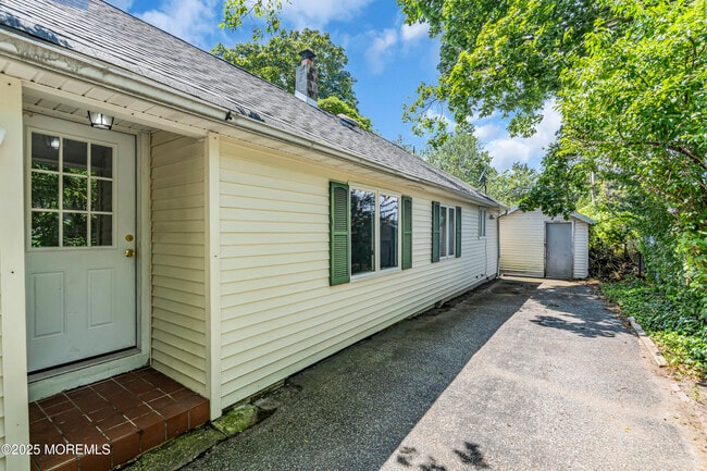 Building Photo - 75 River Dr