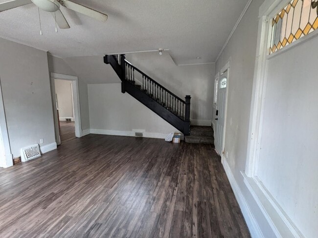 Building Photo - Ward 42 - 7th Ave Duplex