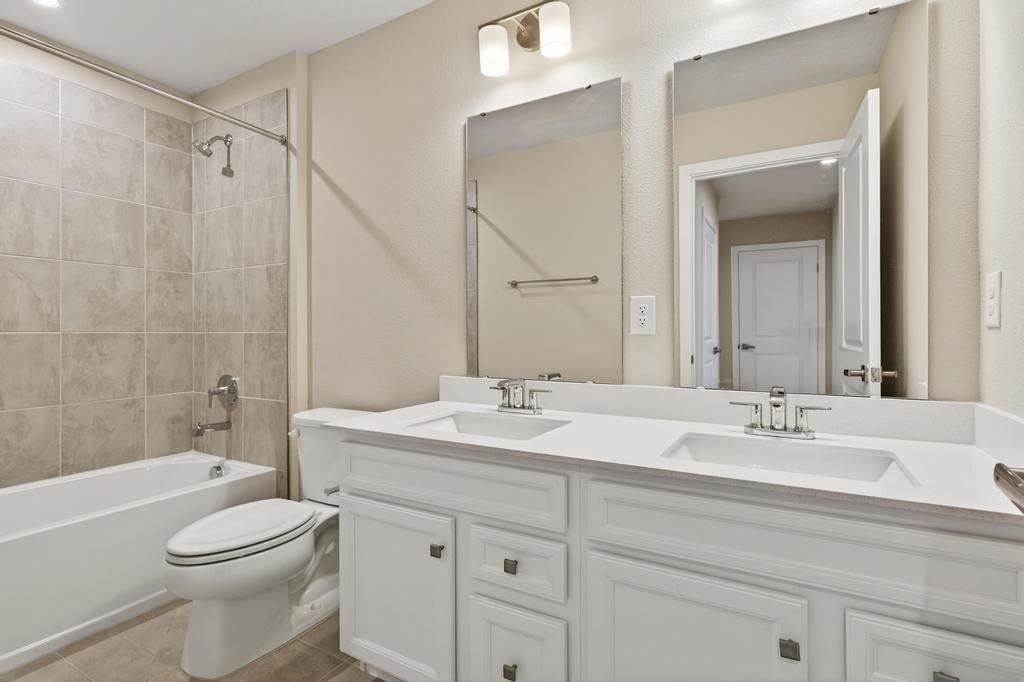 Building Photo - 20 Sabal Ct