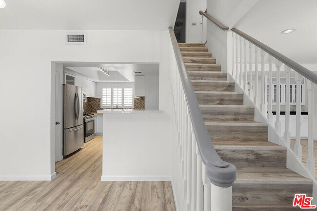 Building Photo - 212 S Hamilton Dr
