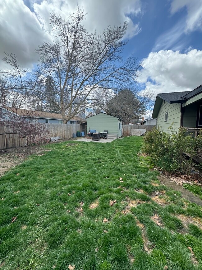 Building Photo - 1405 E Bergeson St