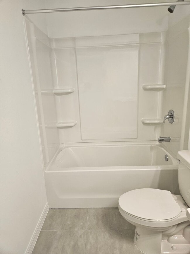 Building Photo - Townhome in The Townhomes of River Landing