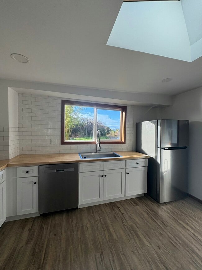 Primary Photo - 1466 Janes Rd