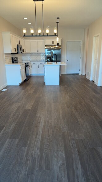 Building Photo - 2432 Roycroft Aly