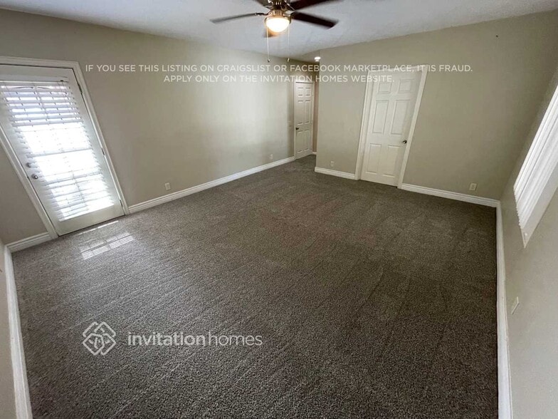 Building Photo - 260 E Plenty St