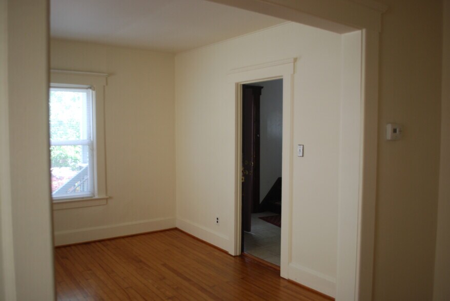 Building Photo - 220 N 4th Ave