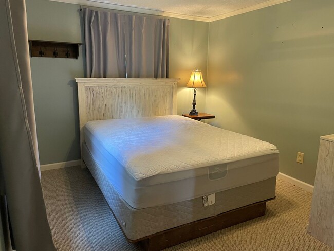Building Photo - 2 BED, 1 BATH FULLY FURNISHED COTTAGE STYL...