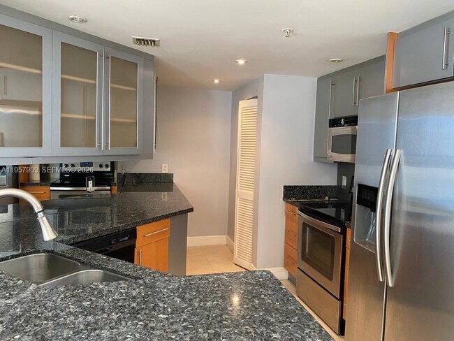 Building Photo - 701 Brickell Key Blvd