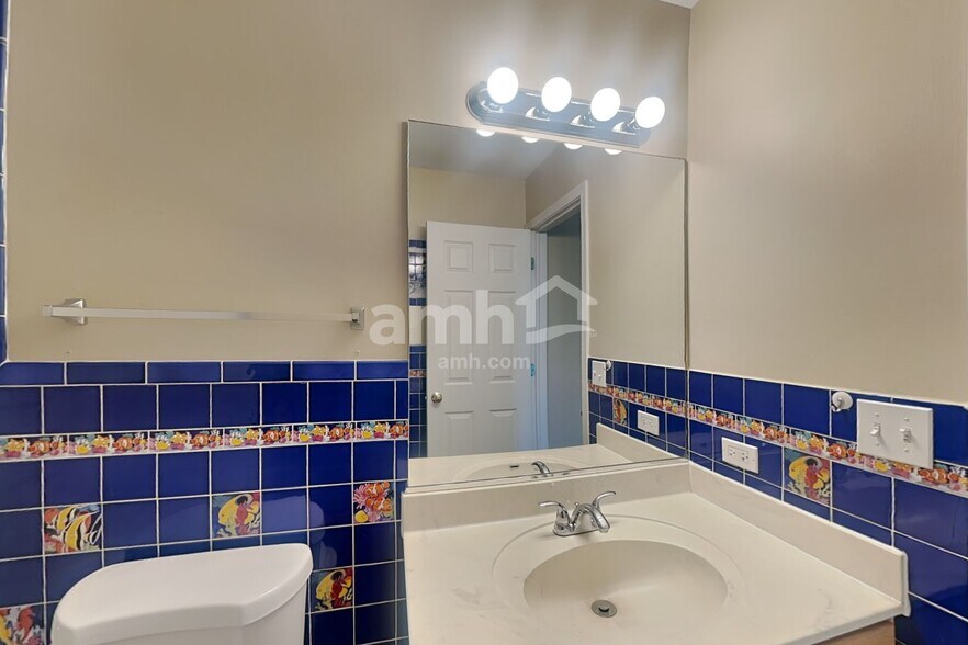 Building Photo - 1437 White Pine Ln