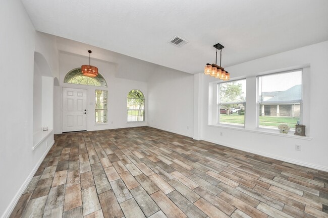 Building Photo - 322 Burris Park Dr