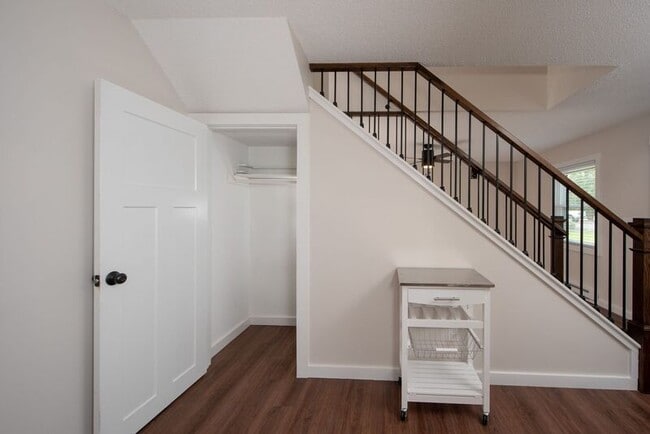 Building Photo - 12 D Kirby Rd