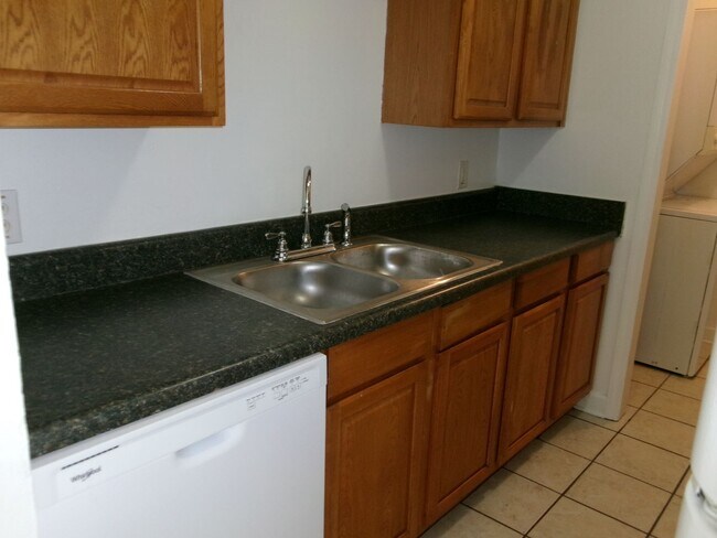 Building Photo - 615 Carter Ln