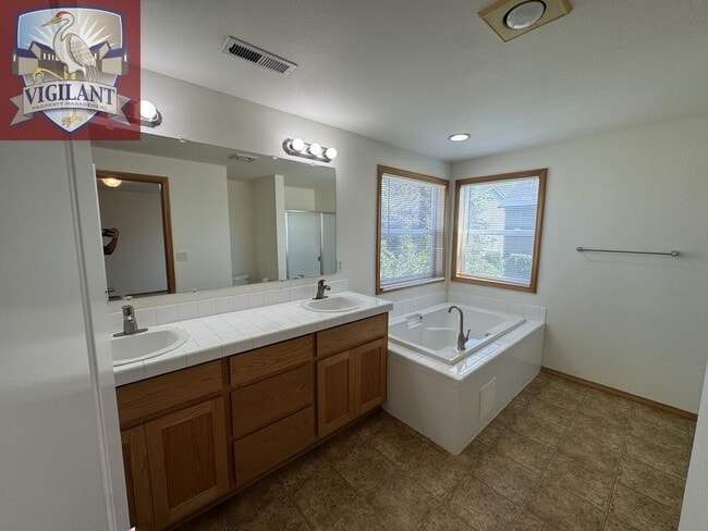 Building Photo - 1614 N Falcon Dr