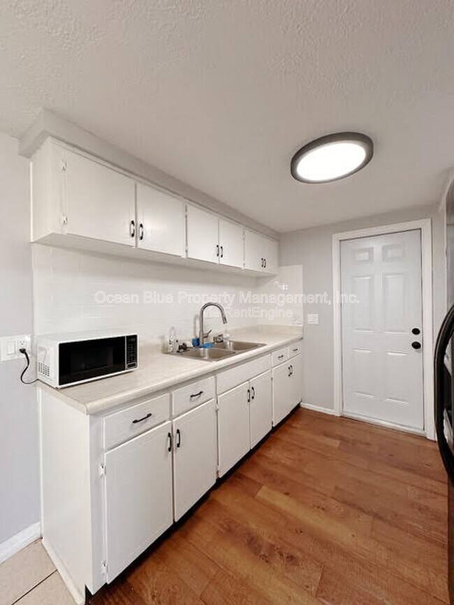 Building Photo - 7924 Halsey Dr