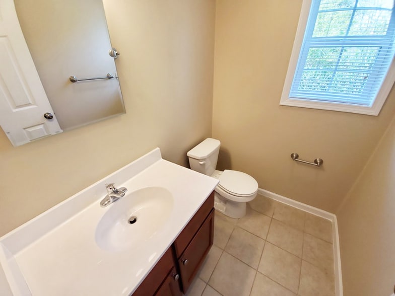 Building Photo - 4927 Grouse Holw Dr