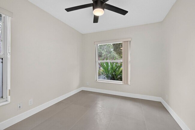 Building Photo - 1135 Staghorn St