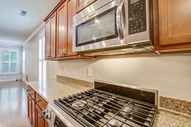 Building Photo - 1811 Luna Ct