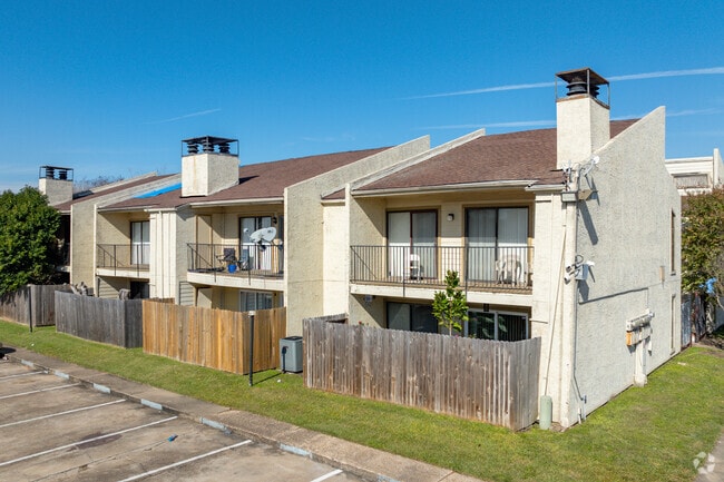 10075 Westpark Dr - Sunstream Villas